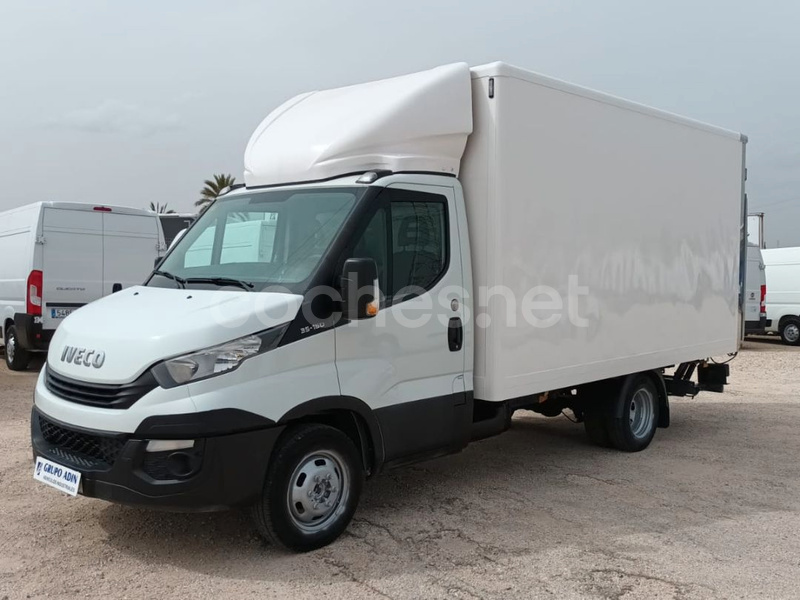 IVECO 35C16 CARROZADO CON PLATAFORMA ELEVADORA 750KG