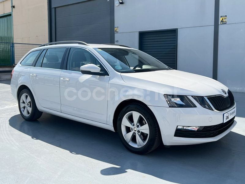 SKODA Octavia Combi 1.6 TDI CR 85KW 115CV Ambition 5p.