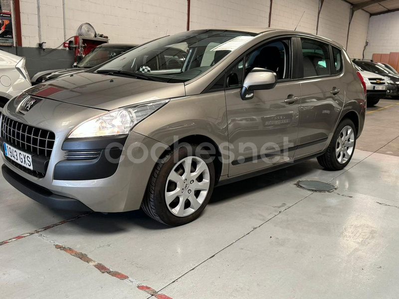 PEUGEOT 3008 Confort 1.6 HDI 112 FAP 5p.