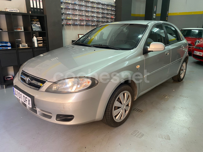 DAEWOO Lacetti 1.6 SX ano modelo 2004 5p.