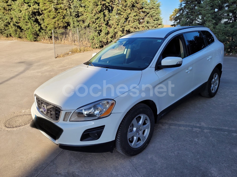 VOLVO XC60 2.4 D5 AWD Momentum 5p.