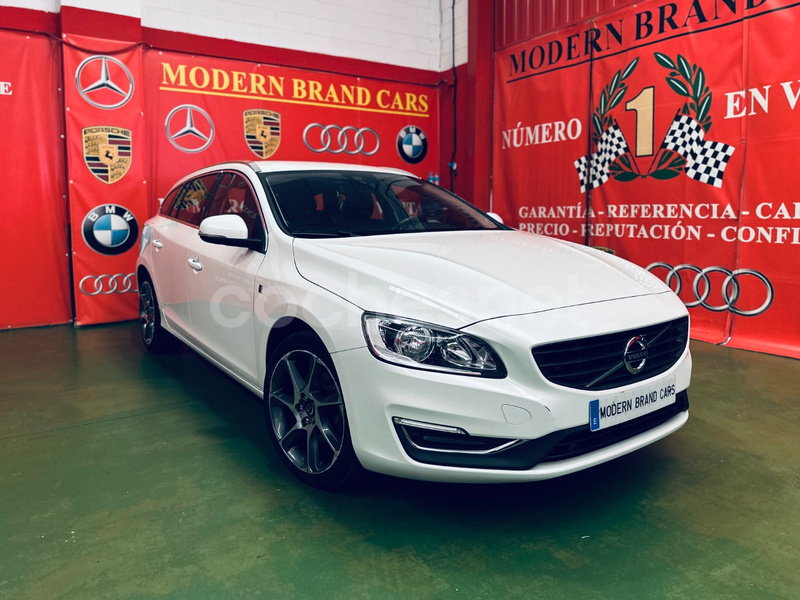 VOLVO V60 2.0 D2 RDesign Momentum 5p.