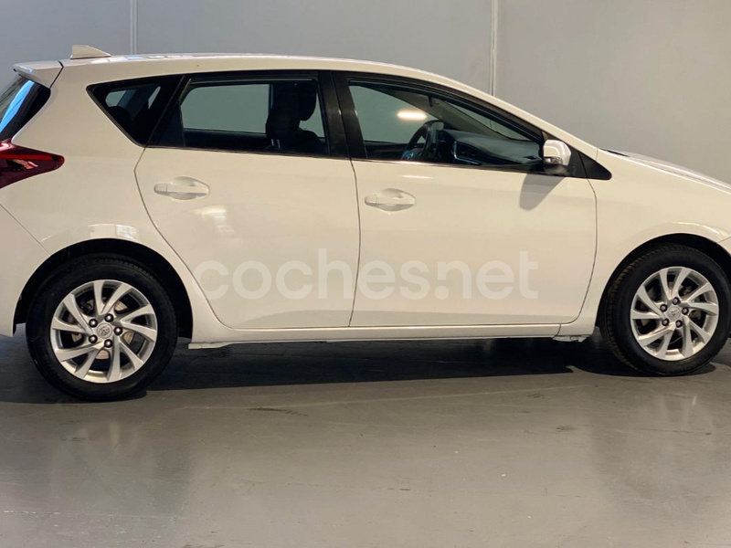 TOYOTA Auris 1.8 140H Hybrid Active Business Plus