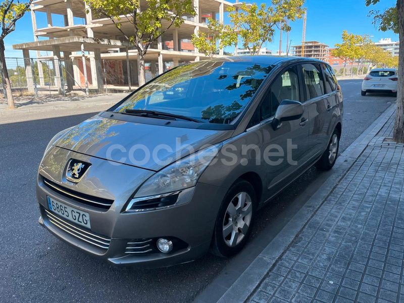 PEUGEOT 5008 Confort 1.6 HDI 110 FAP 5p.