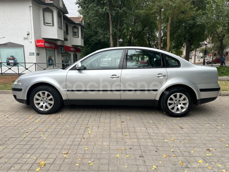 VOLKSWAGEN Passat 1.9 TDi Edition 100CV 4p.