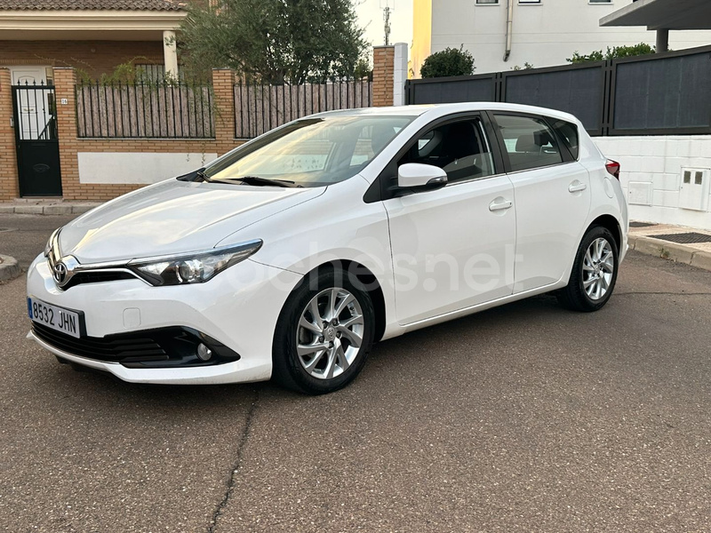 TOYOTA Auris 1.6 115D Active 5p.