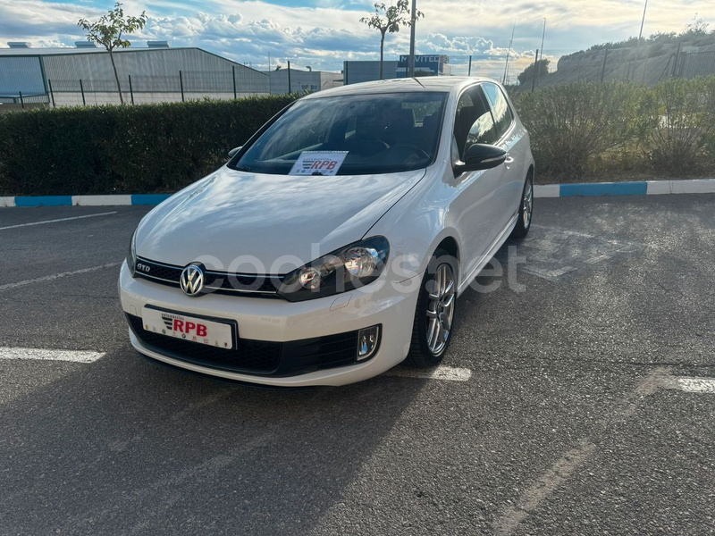 VOLKSWAGEN Golf 1.6 TDI 105cv DPF Sport 3p.