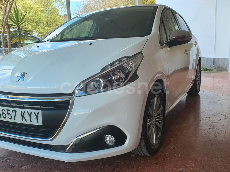 PEUGEOT 208 Signature 1.2L PureTech