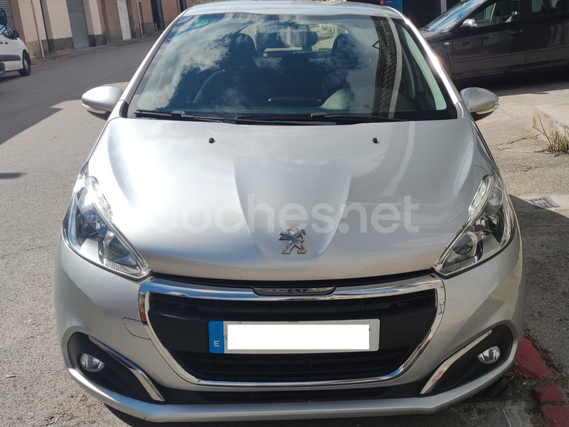 PEUGEOT 208 Signature 1.2L PureTech