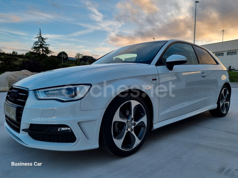 AUDI A3 1.6 TDI clean d S line edition