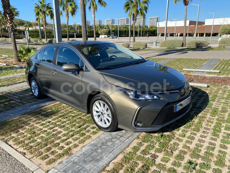 TOYOTA Corolla 1.8 125H ACTIVE TECH ECVT SEDAN 4p.