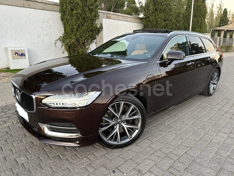 VOLVO V90 2.0 T8 AWD Momentum Auto