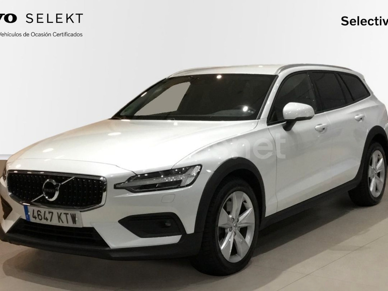 VOLVO V60 Cross Country 2.0 D3 Momentum Auto