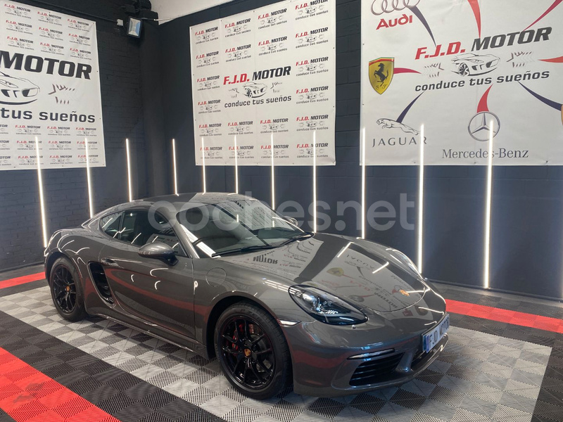 PORSCHE 718 Cayman