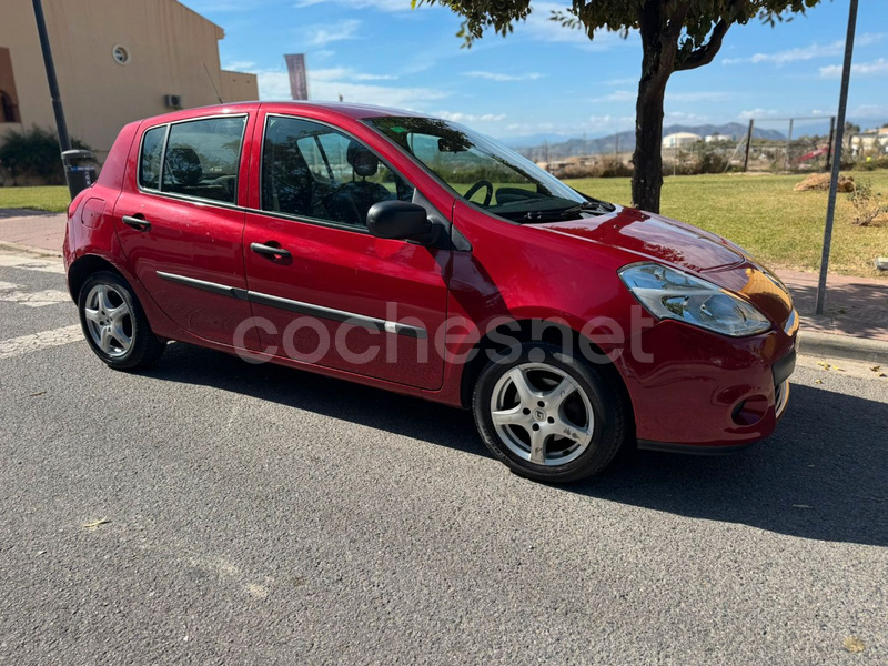 RENAULT Clio Authentique 1.2 16v eco2