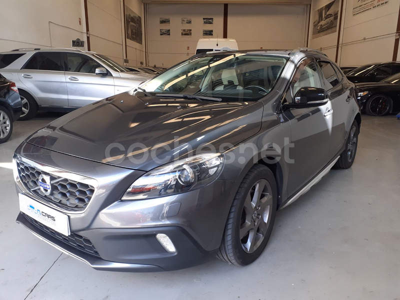 VOLVO V40 Cross Country 2.0 D3 Summum Auto