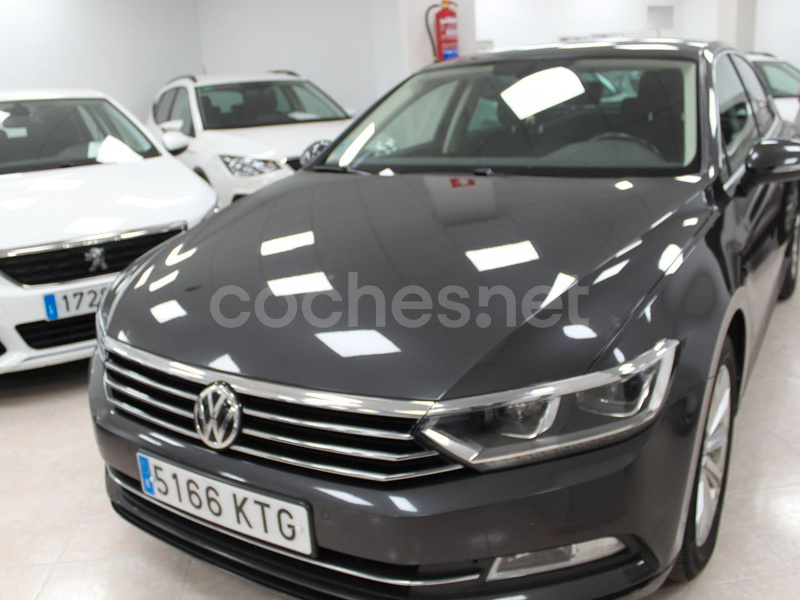 VOLKSWAGEN Passat Advance 2.0 TDI