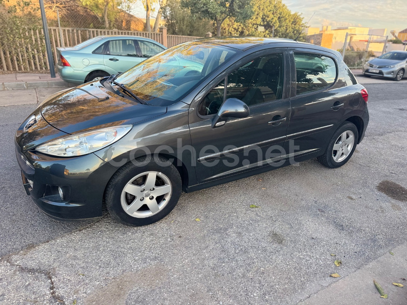 PEUGEOT 207 ACTIVE 1.4i 75