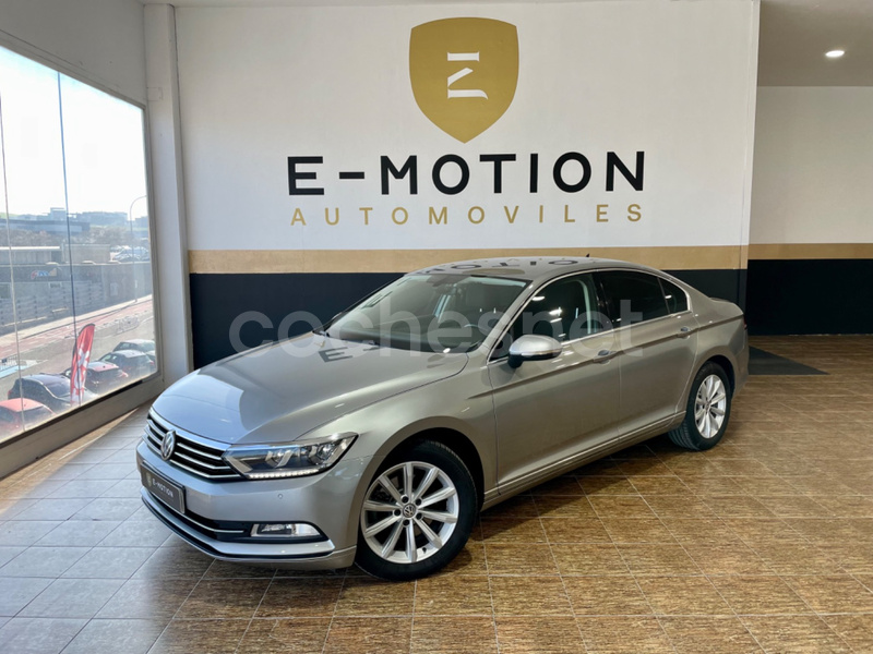 VOLKSWAGEN Passat Advance 2.0 TDI