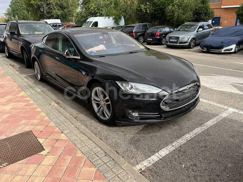 TESLA Model S 75