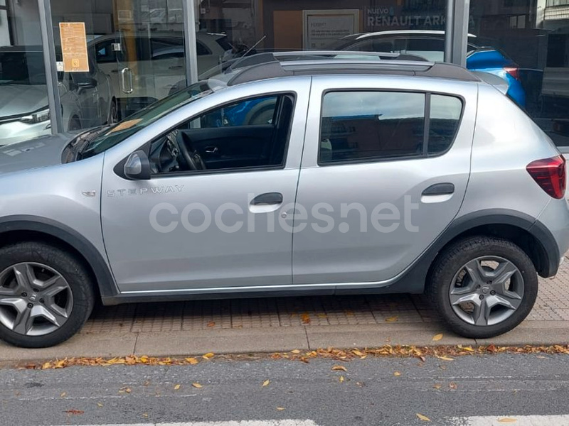 DACIA Sandero Stepway Essential Blue dCi