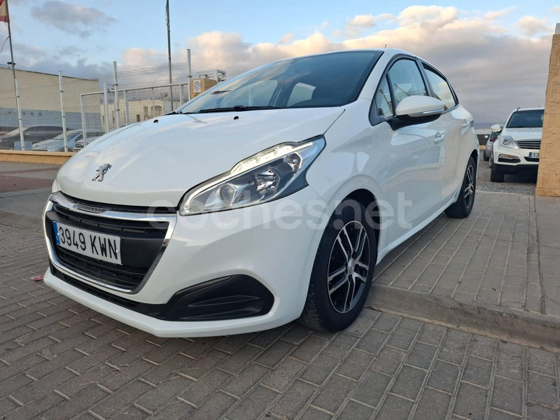 PEUGEOT 208 Signature BlueHDi