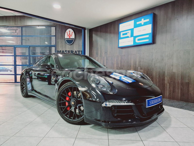 PORSCHE 911 Carrera 4 GTS Coupe