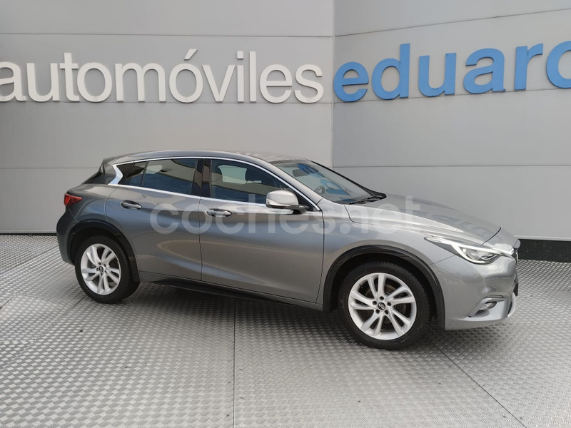 INFINITI Q30 1.6T