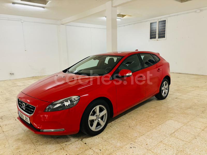 VOLVO V40 2.0 D3 RDesign Kinetic