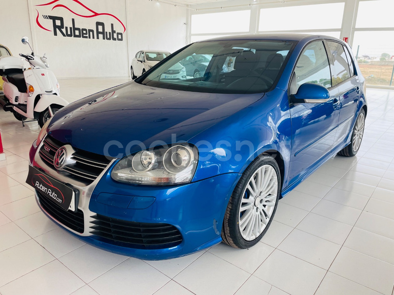 VOLKSWAGEN Golf 3.2 R32 4Motion