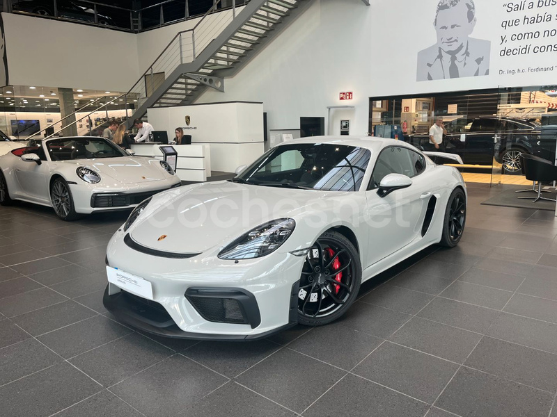 PORSCHE 718 Cayman GT4