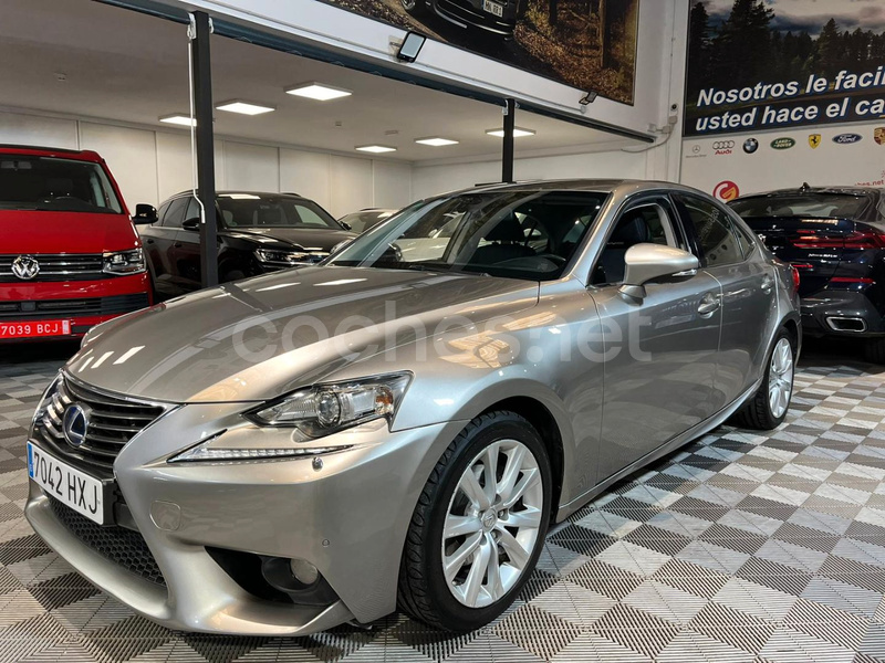 LEXUS IS 300h Hybrid