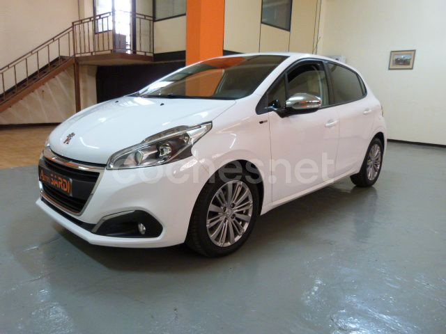 PEUGEOT 208 STYLE 1.6 BlueHDi