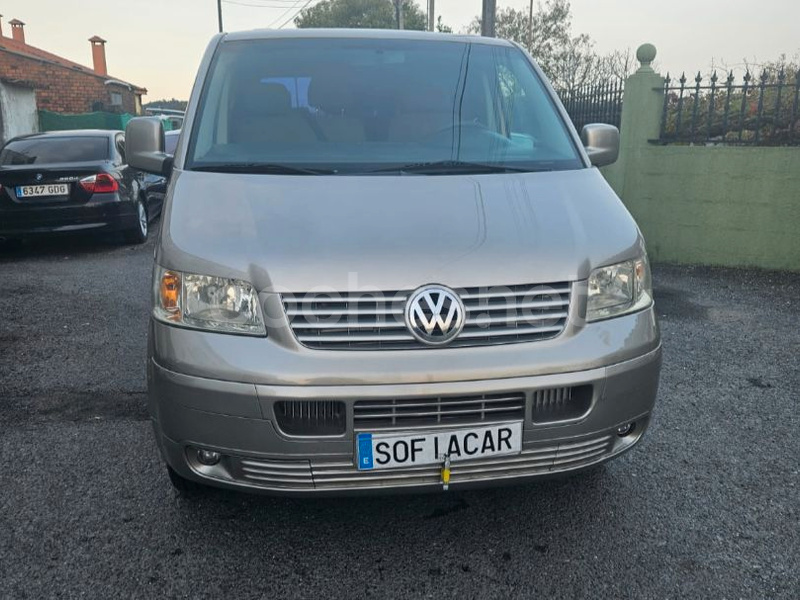 VOLKSWAGEN Transporter Caja Plat. DCab Largo 1.9 TDI 102cv 2.8T 4p.