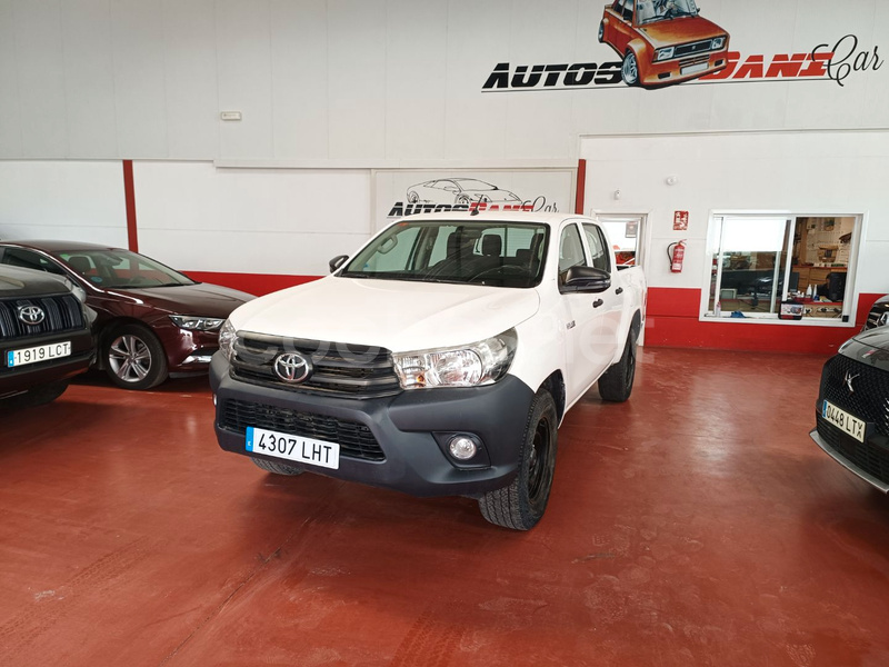 TOYOTA Hilux 2.4 D4D Cabina Doble GX