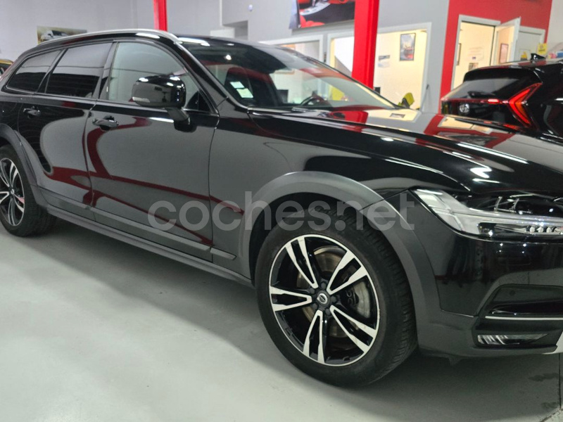 VOLVO V90 Cross Country 2.0 D4 AWD Pro Auto