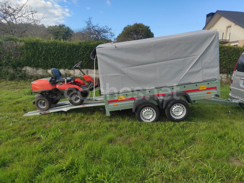 remolque auto basculante cerrado con lona