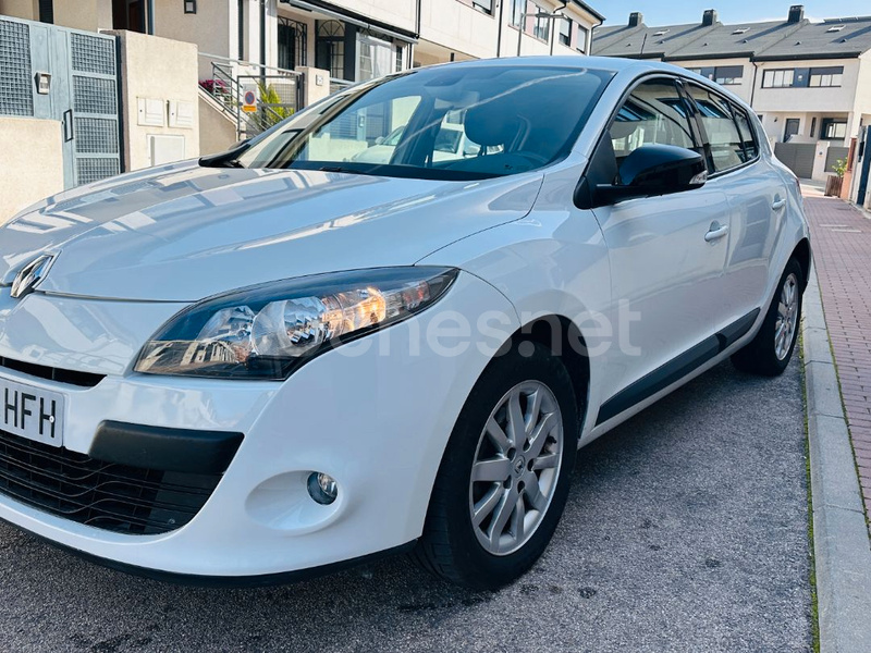 RENAULT Mégane Dynamique 1.6 16v 110 E5 5p.