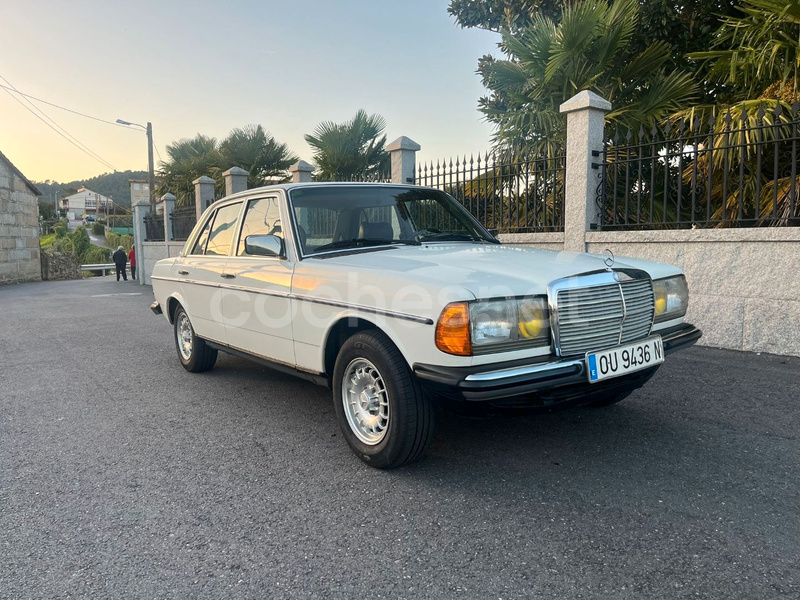 MERCEDES BENZ W123 300D