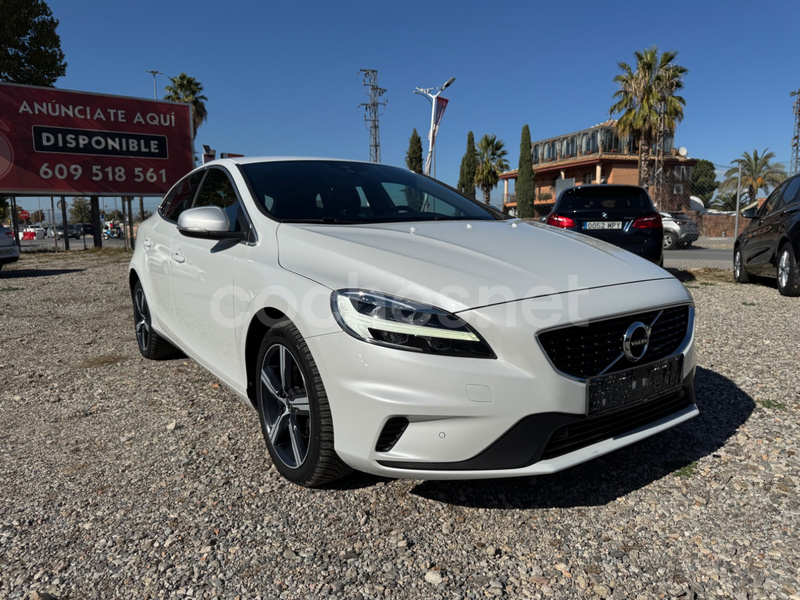 VOLVO V40 2.0 D2 RDesign Momentum