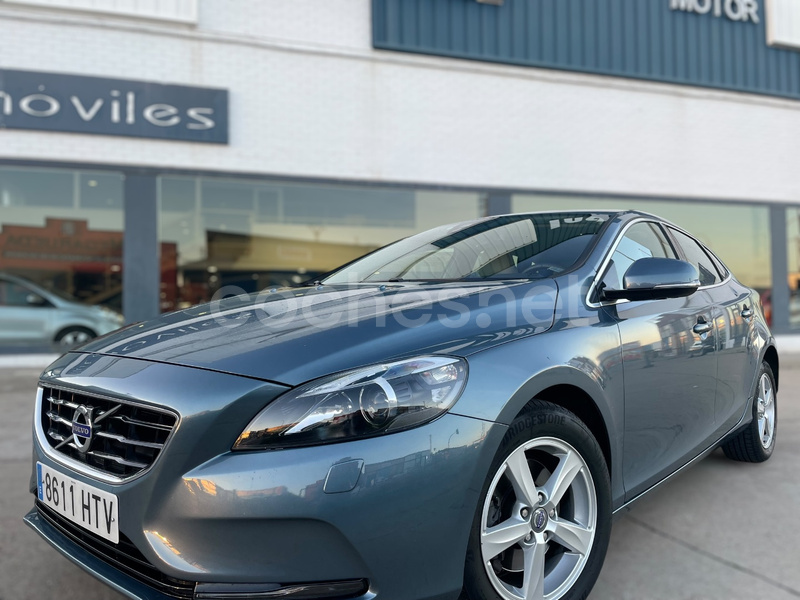 VOLVO V40 1.6 D2 Momentum Auto