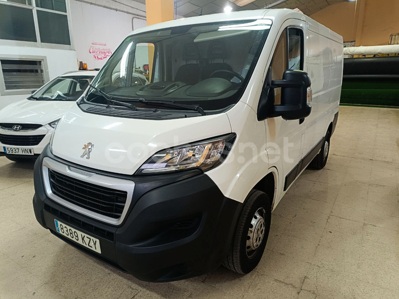 PEUGEOT Boxer 330 L1H1 BlueHDi