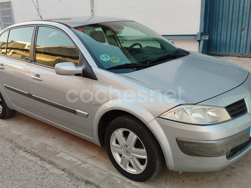 RENAULT Mégane SEDAN CONFORT AUTHENTIQUE 1.4 16v