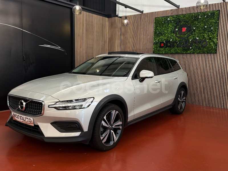 VOLVO V60 Cross Country 2.0 D4 AUTO PRO