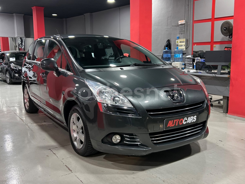 PEUGEOT 5008 Confort 1.6 HDI 110 FAP