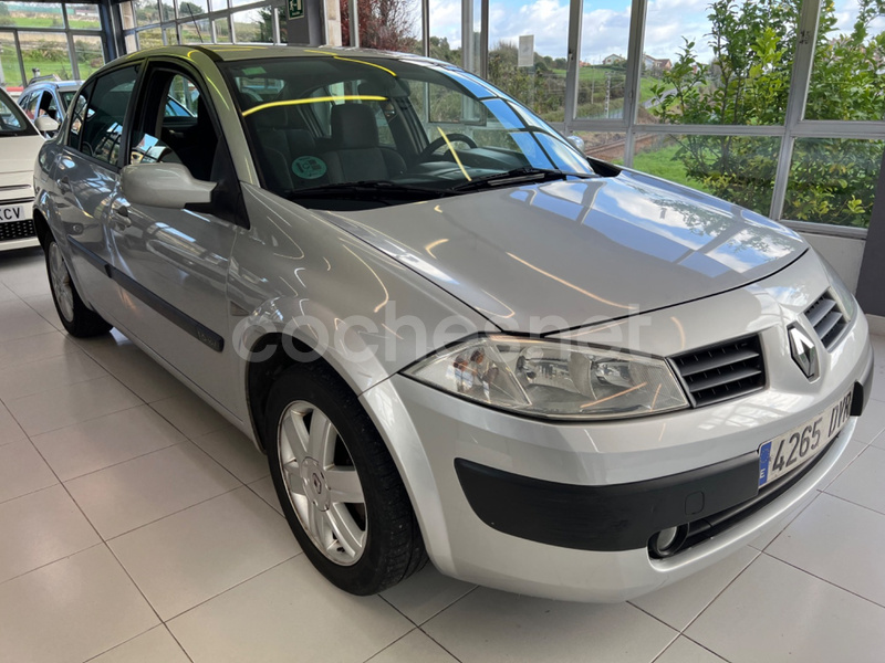 RENAULT Mégane Sedan Confort Dynamique 1.6 16v