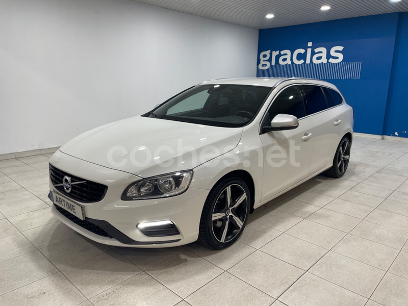 VOLVO V60 2.0 T3 RDesign Momentum