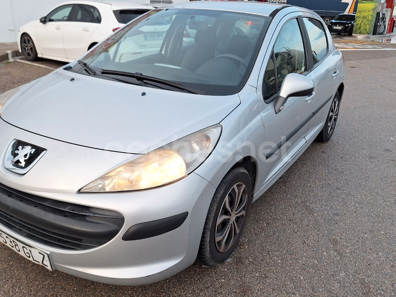 PEUGEOT 207 Confort 1.4 HDI 70