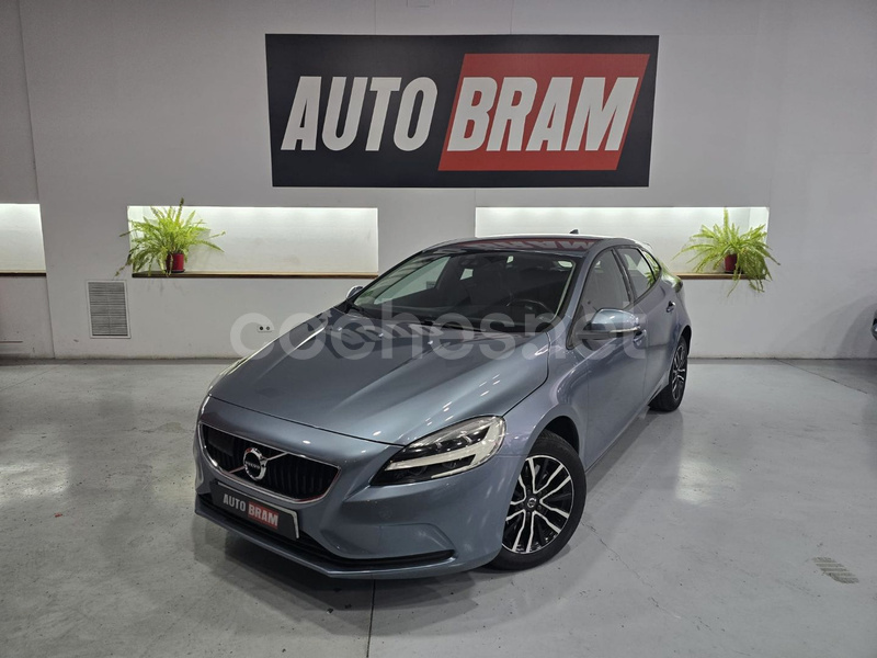 VOLVO V40 2.0 D3 Momentum Auto