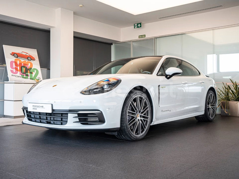 PORSCHE Panamera 4 EHybrid 10 Years Edition